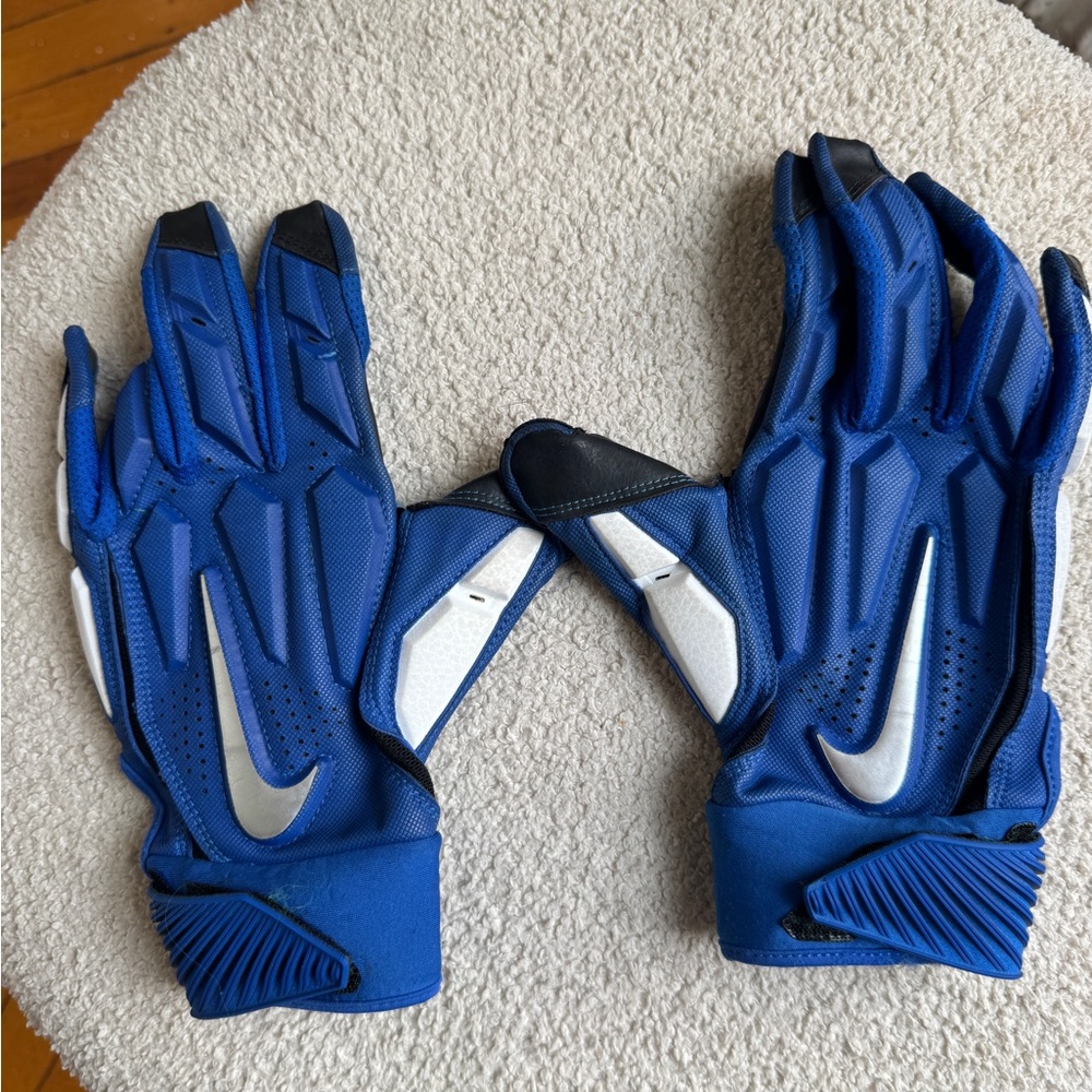 Nike football gloves - sfia cert